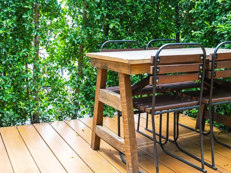 Tipos de madera para porches y cenadores exteriores